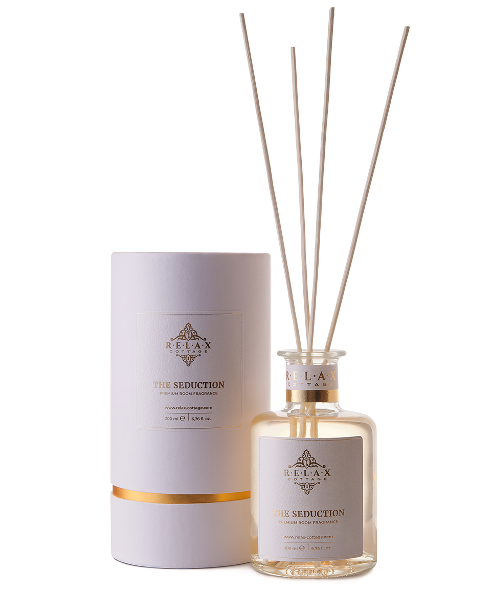 Raumduft The Seduction von Relax-Cottage mit Stäbchen und edler Zylinderverpackung in weiß - gold
